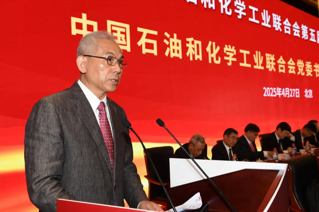 聚焦“四个服务”践行自律自强在石化强国建设中塑造中国石化联新形象——在中国石化联五届二次理事会上的讲话李云鹏